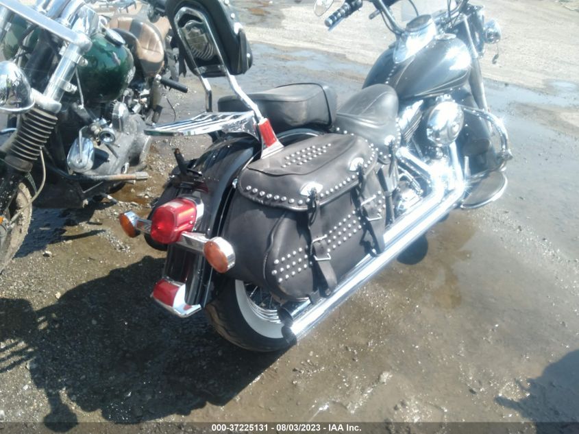 2011 HARLEY-DAVIDSON FLSTC - 1HD1BW515BB018082
