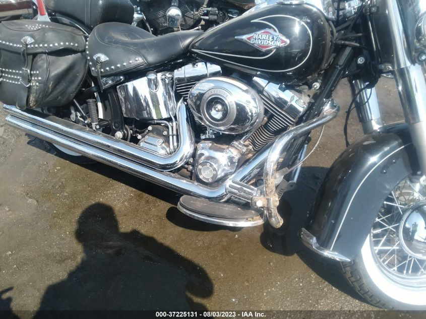 2011 HARLEY-DAVIDSON FLSTC - 1HD1BW515BB018082