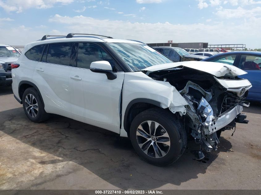 2020 TOYOTA HIGHLANDER XLE - 5TDHZRAH9LS510382