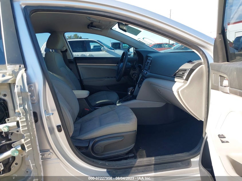 VIN 5NPD74LF4HH080454 2017 HYUNDAI ELANTRA SE