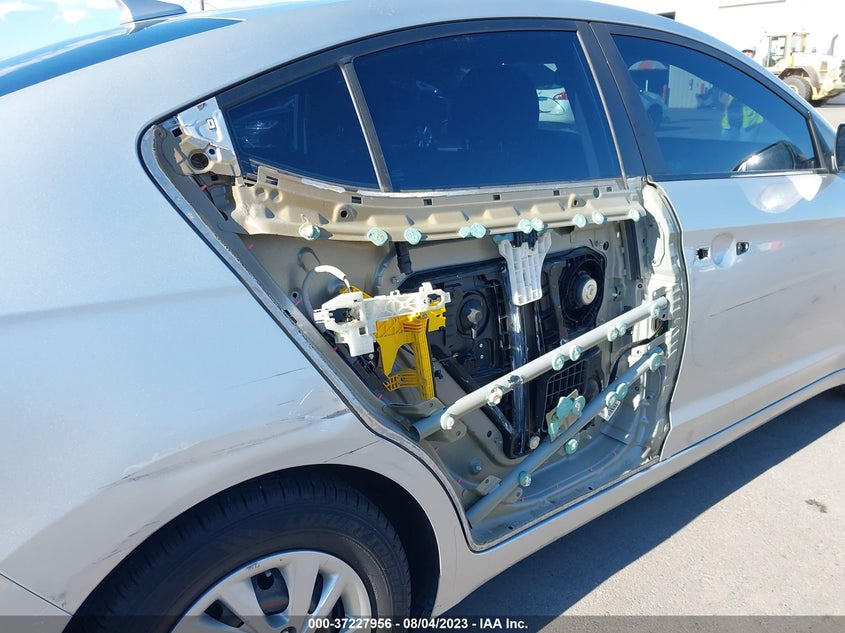 VIN 5NPD74LF4HH080454 2017 HYUNDAI ELANTRA SE