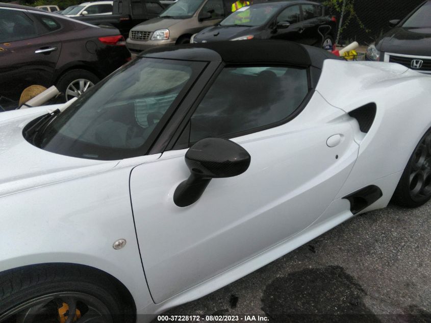 2016 ALFA ROMEO 4C SPIDER - ZARBAAB45GM181312