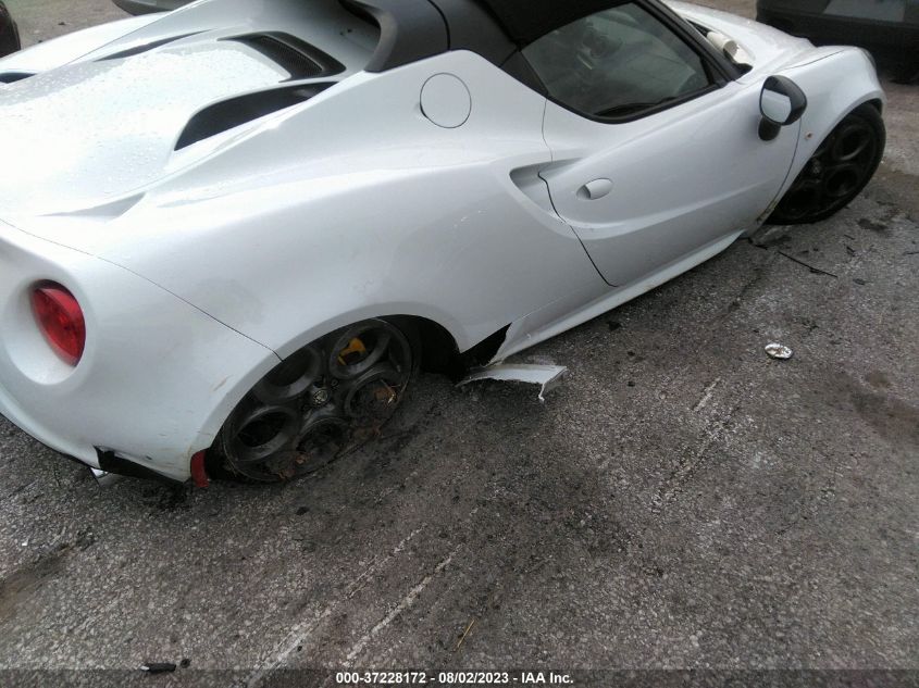 2016 ALFA ROMEO 4C SPIDER - ZARBAAB45GM181312