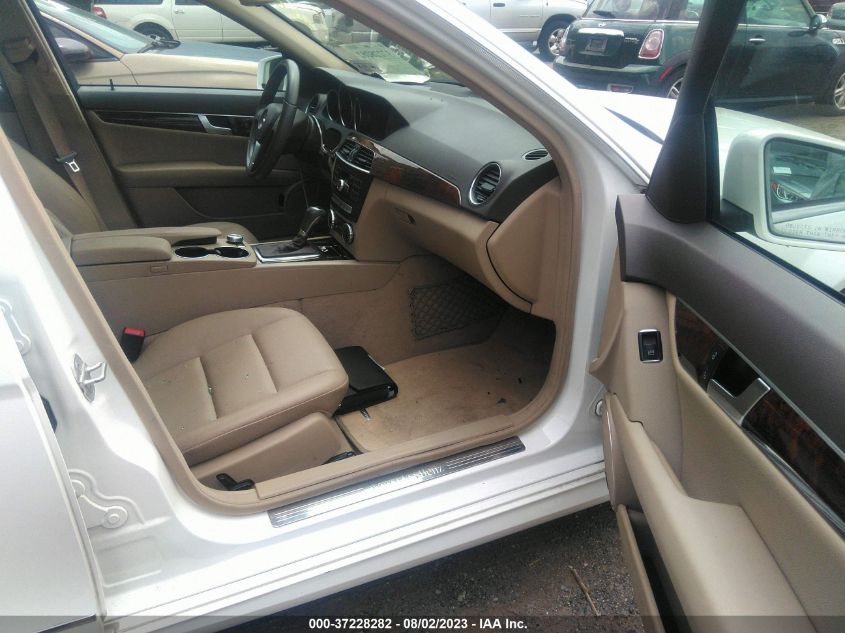 2013 MERCEDES-BENZ C-CLASS C 300 - WDDGF8AB8DR284268