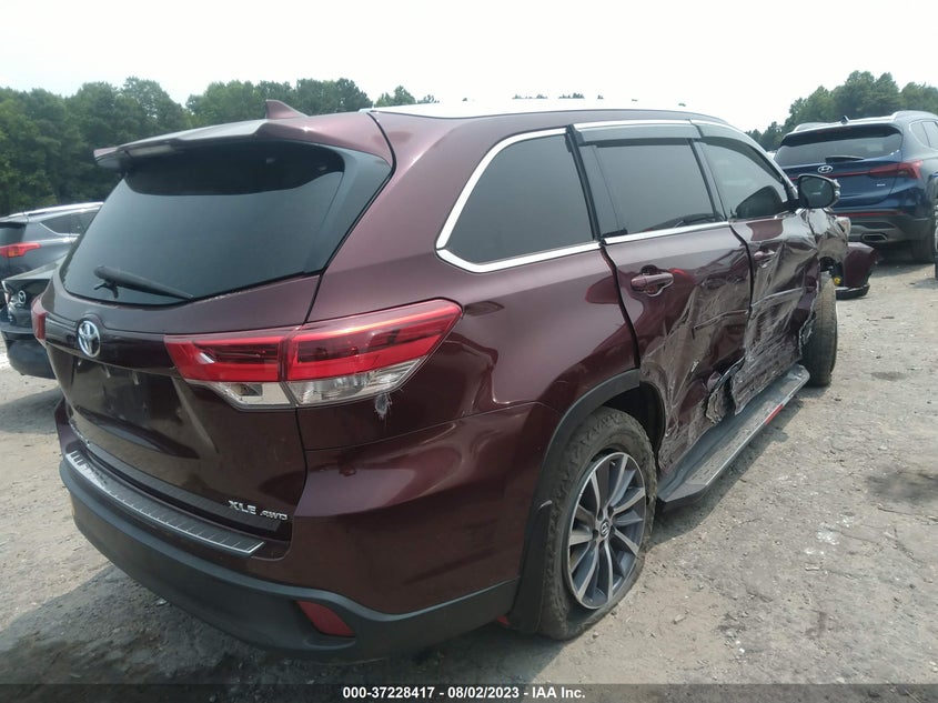 VIN 5TDJZRFH8JS842014 2018 TOYOTA HIGHLANDER SE/XLE