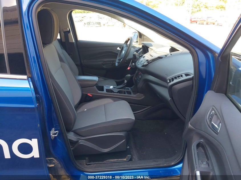 VIN 1FMCU0GD9HUC55482 2017 FORD ESCAPE SE