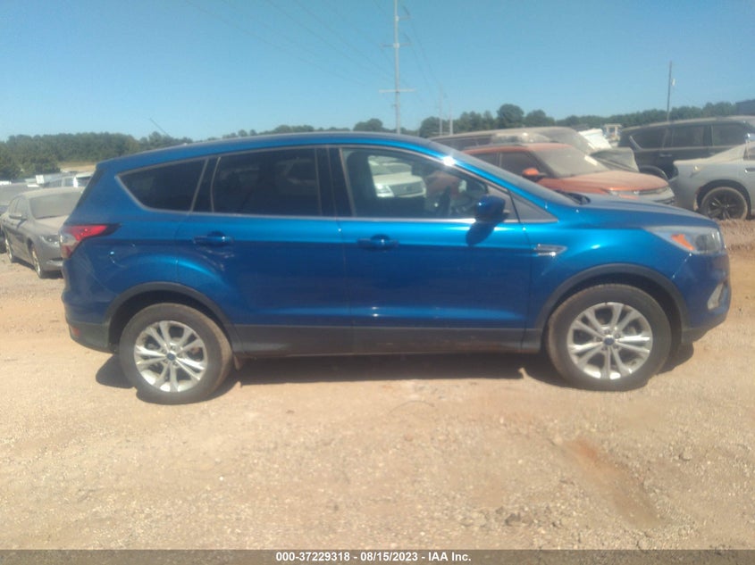 VIN 1FMCU0GD9HUC55482 2017 FORD ESCAPE SE