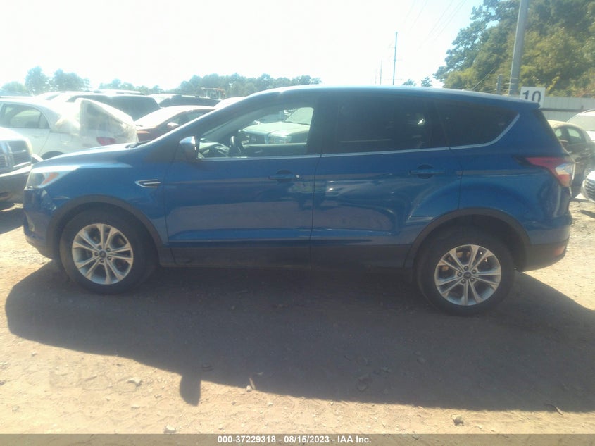 VIN 1FMCU0GD9HUC55482 2017 FORD ESCAPE SE