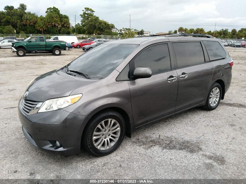 5TDYZ3DC6HS773725 2017 TOYOTA SIENNA, photo no. 2