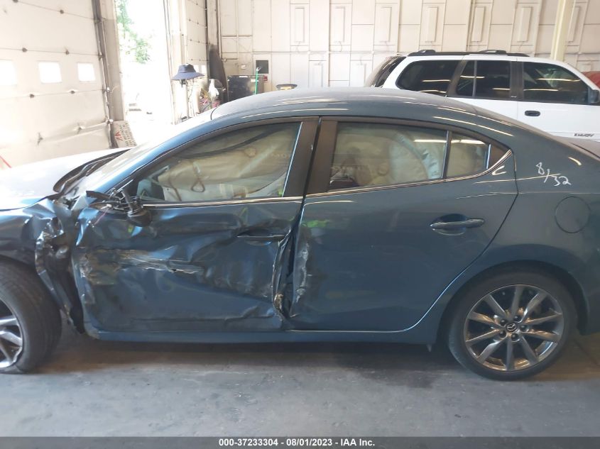 2018 MAZDA MAZDA3 4-DOOR TOURING - 3MZBN1V39JM165124