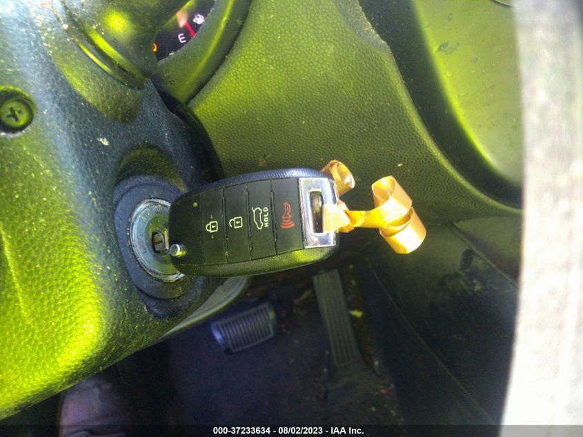 2015 KIA SOUL + - KNDJP3A52F7116067