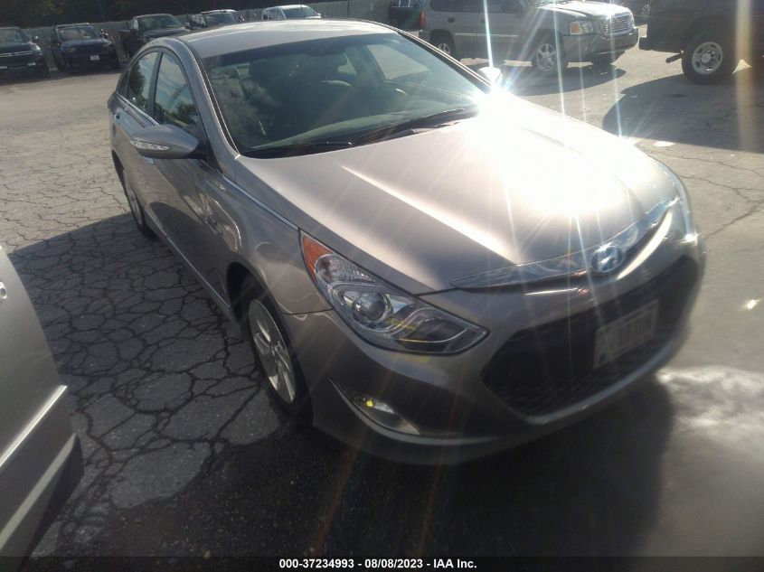 2013 HYUNDAI SONATA HYBRID - KMHEC4A45DA084754