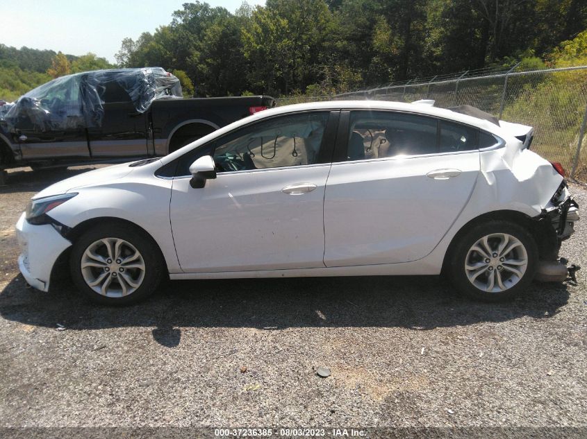 2019 CHEVROLET CRUZE LT - 1G1BE5SM1K7135871