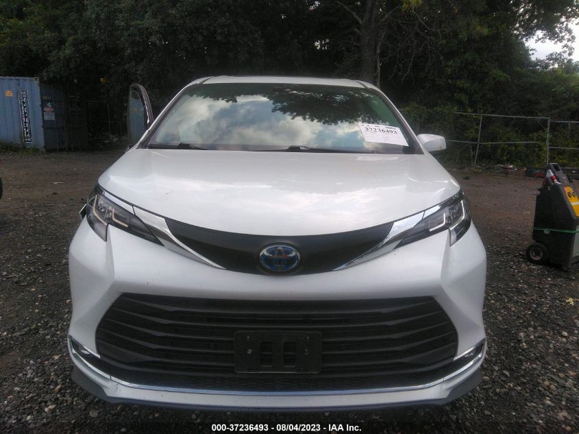 2022 TOYOTA SIENNA XLE - 5TDYRKEC8NS087979