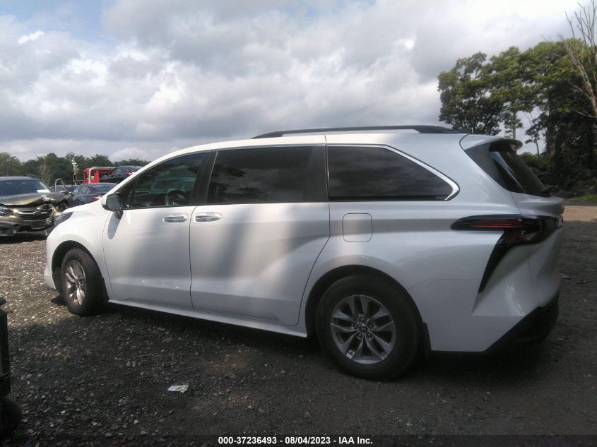 2022 TOYOTA SIENNA XLE - 5TDYRKEC8NS087979