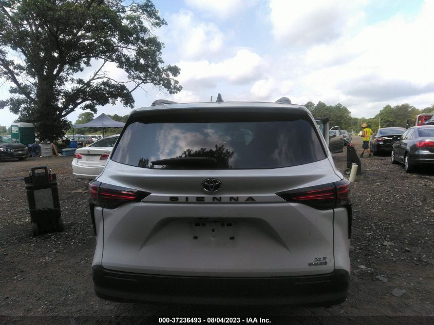 2022 TOYOTA SIENNA XLE - 5TDYRKEC8NS087979
