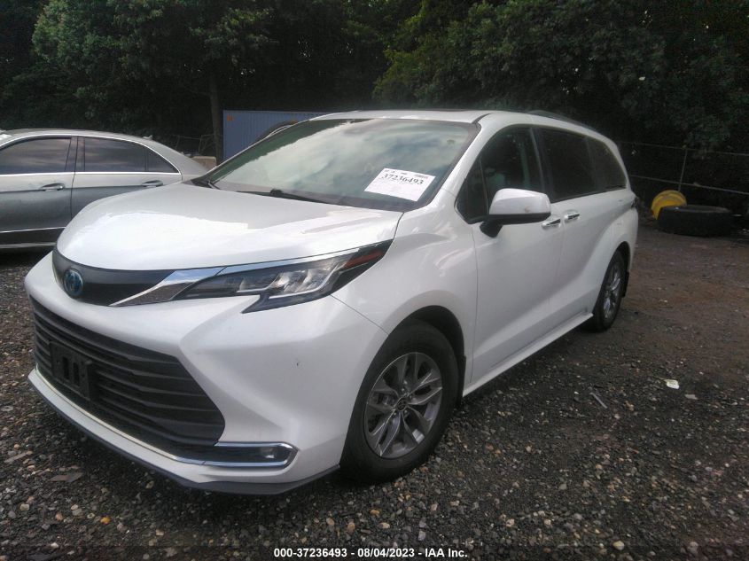 2022 TOYOTA SIENNA XLE - 5TDYRKEC8NS087979