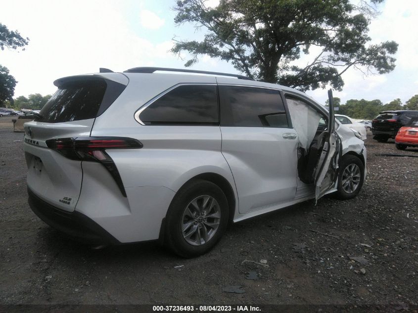 2022 TOYOTA SIENNA XLE - 5TDYRKEC8NS087979