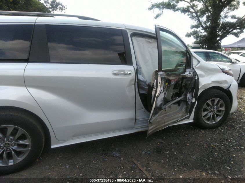 2022 TOYOTA SIENNA XLE - 5TDYRKEC8NS087979