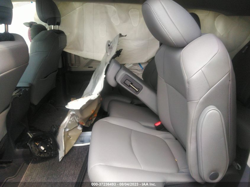 2022 TOYOTA SIENNA XLE - 5TDYRKEC8NS087979
