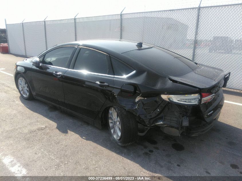 3FA6P0HD1KR249428 Ford Fusion SE 3