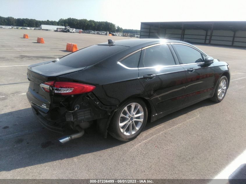 3FA6P0HD1KR249428 Ford Fusion SE 4