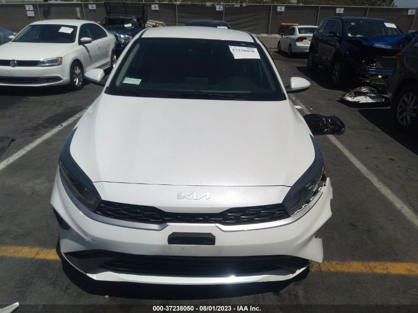 3KPF24ADXNE440030 Kia Forte LXS 12