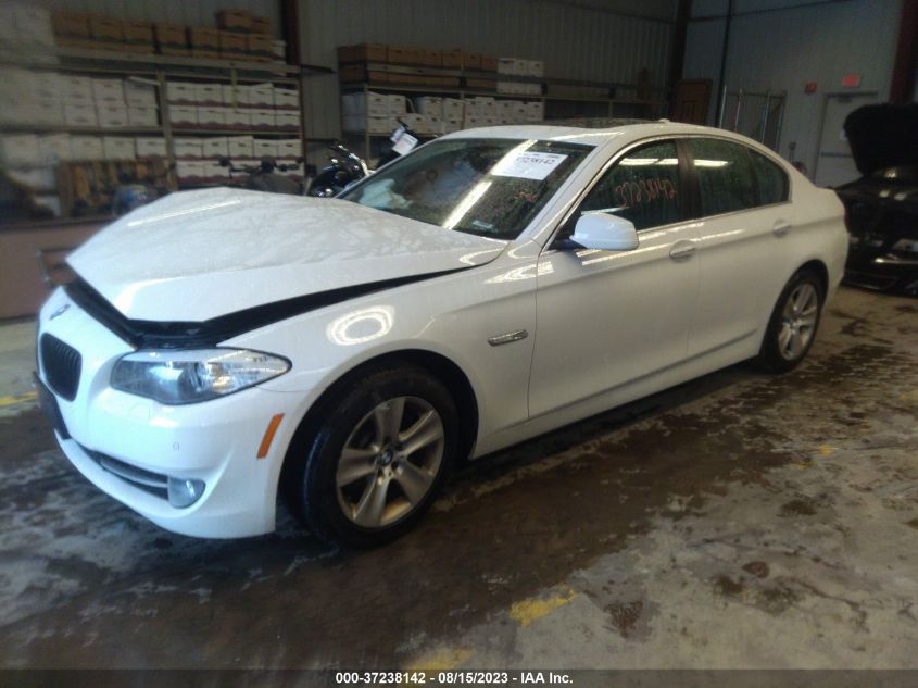 2013 BMW 5 SERIES 528I XDRIVE - WBAXH5C56DD109389