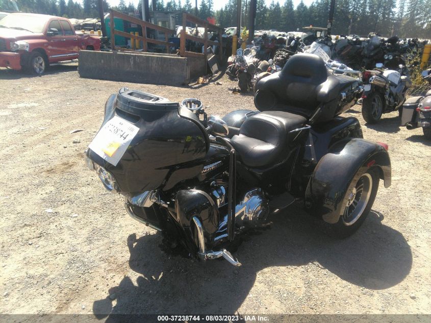 2018 HARLEY-DAVIDSON FLHTCUTG TRI GLIDE ULTRA 1HD1MAD18JB858984