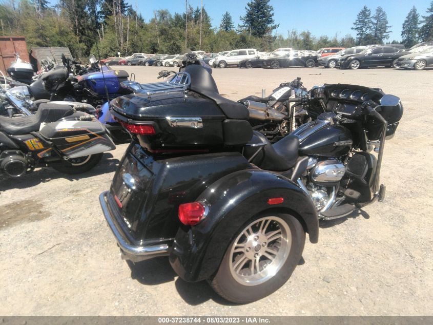 2018 HARLEY-DAVIDSON FLHTCUTG TRI GLIDE ULTRA 1HD1MAD18JB858984