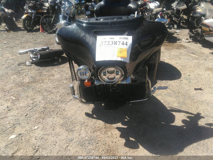 2018 HARLEY-DAVIDSON FLHTCUTG TRI GLIDE ULTRA 1HD1MAD18JB858984