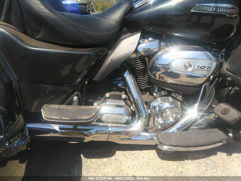 2018 HARLEY-DAVIDSON FLHTCUTG TRI GLIDE ULTRA 1HD1MAD18JB858984