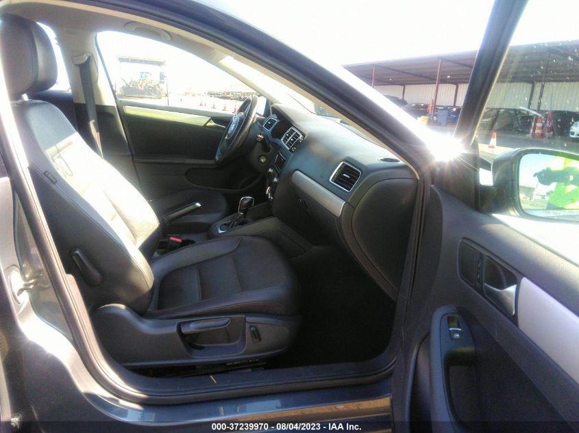 2013 VOLKSWAGEN JETTA SEDAN SE - 3VWDP7AJ9DM414486