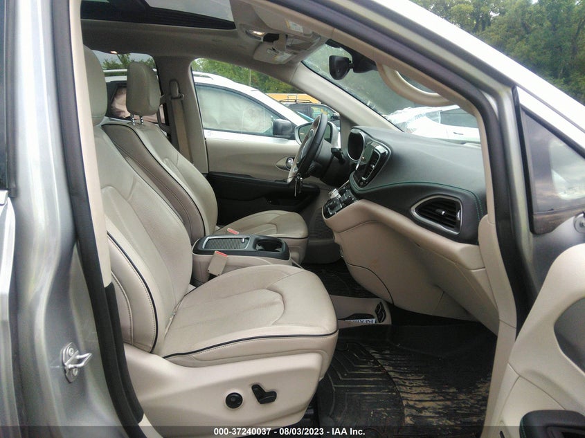 VIN 2C4RC1N75JR144953 2018 CHRYSLER PACIFICA HYBRID LIMITED