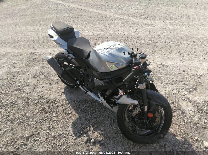 2018 SUZUKI GSX-R600 - JS1GN7FA0J2100320