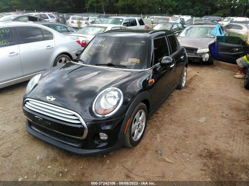 2015 MINI COOPER HARDTOP 4 DOOR - WMWXS5C51FT831881