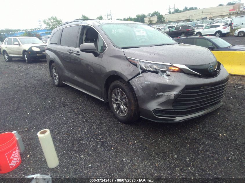 2023 TOYOTA SIENNA LE - 5TDKRKEC4PS146602