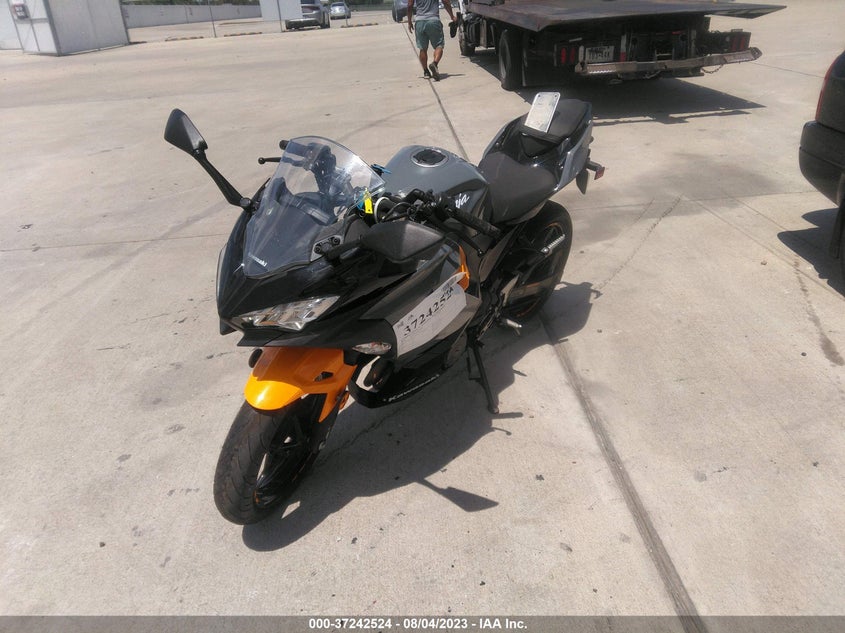 VIN JKAEXKG15JDA03995 2018 KAWASAKI EX400