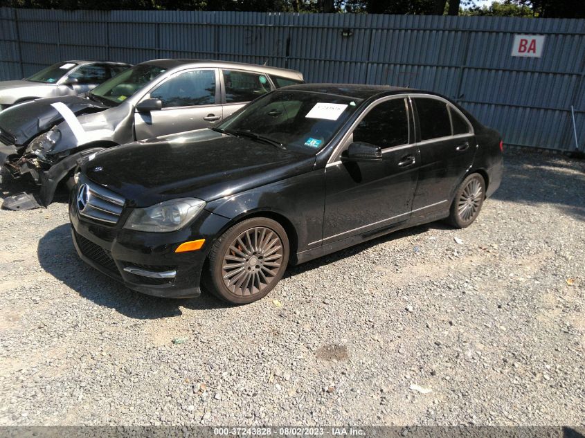 2013 MERCEDES-BENZ C-CLASS C 300 - WDDGF8AB0DG113056