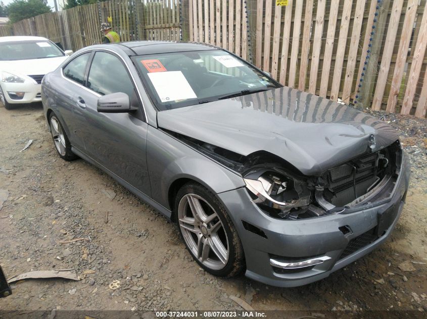 2015 MERCEDES-BENZ C-CLASS C 250 - WDDGJ4HBXFG369835