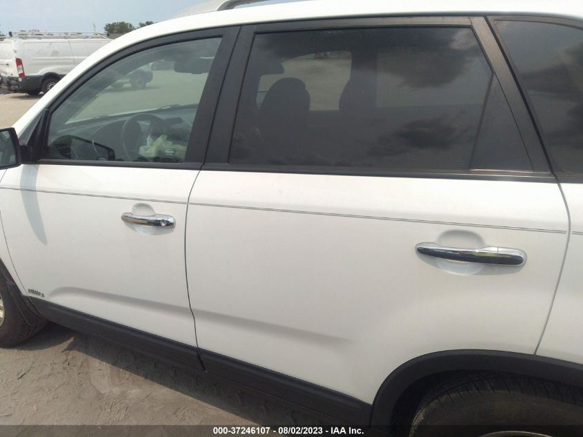 2014 KIA SORENTO LX - 5XYKTCA67EG514286