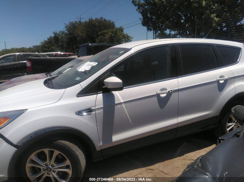 2019 FORD ESCAPE SE - 1FMCU0GD7KUA79040