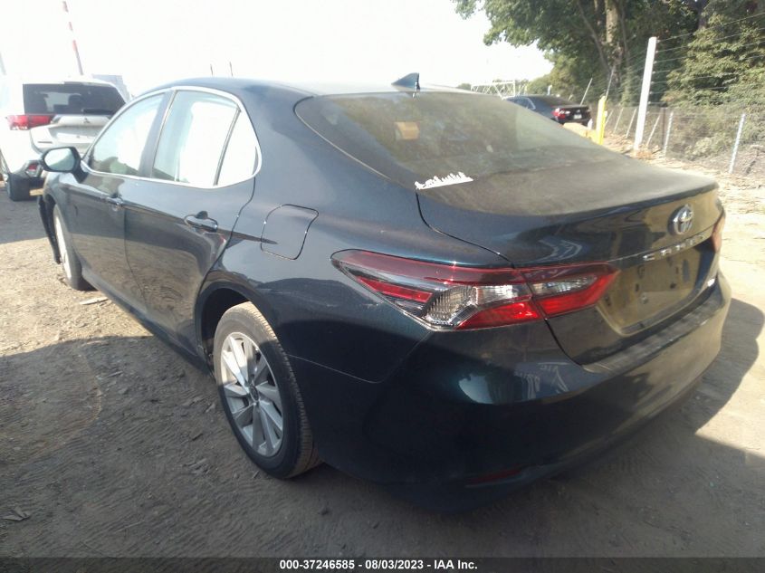 4T1C11AK9MU608111 Toyota Camry LE 3