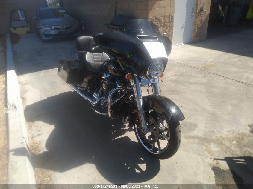 2023 HARLEY-DAVIDSON FLHX - 1HD1KBC24PB616711