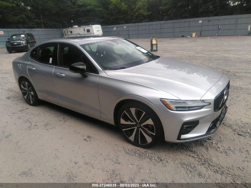 2022 VOLVO S60 MOMENTUM/INSCRIPTION - 7JRL12FZ8NG160185