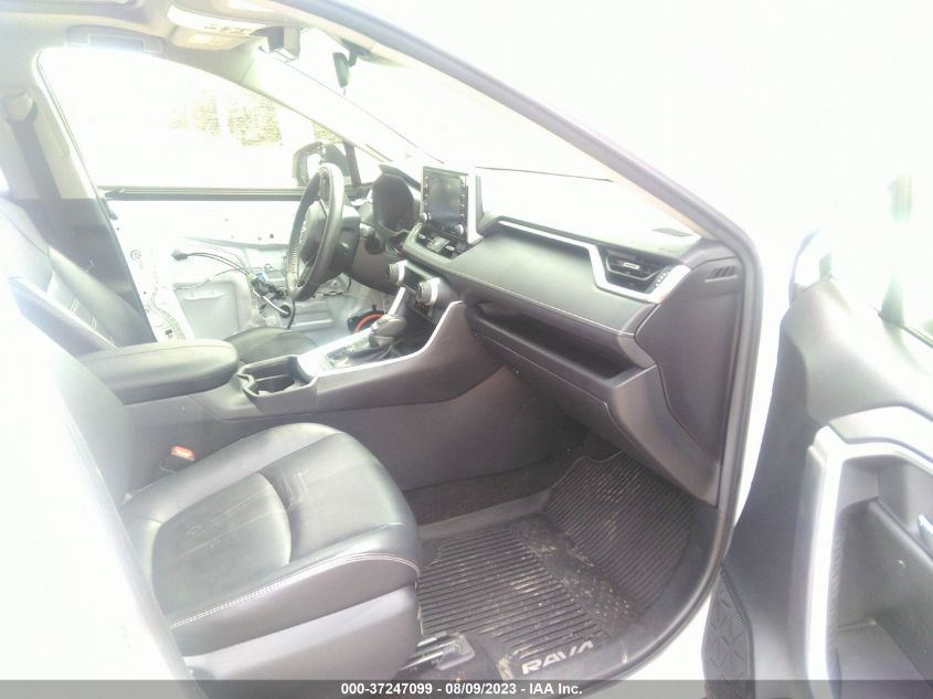 2019 TOYOTA RAV4 XLE PREMIUM - JTMA1RFV6KD014571