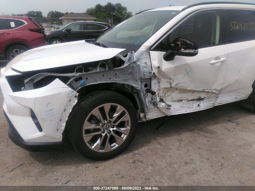 2019 TOYOTA RAV4 XLE PREMIUM - JTMA1RFV6KD014571