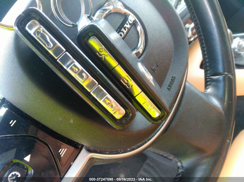 2016 VOLVO XC90 T6 MOMENTUM - YV4A22PK9G1077338