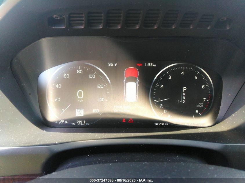 2016 VOLVO XC90 T6 MOMENTUM - YV4A22PK9G1077338