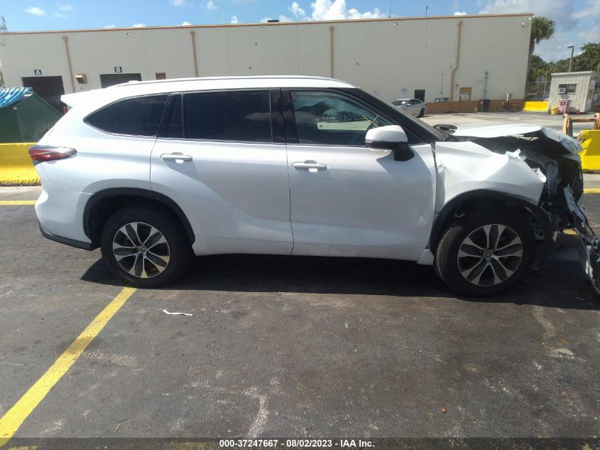 2022 TOYOTA HIGHLANDER XLE - 5TDGZRAH2NS093122